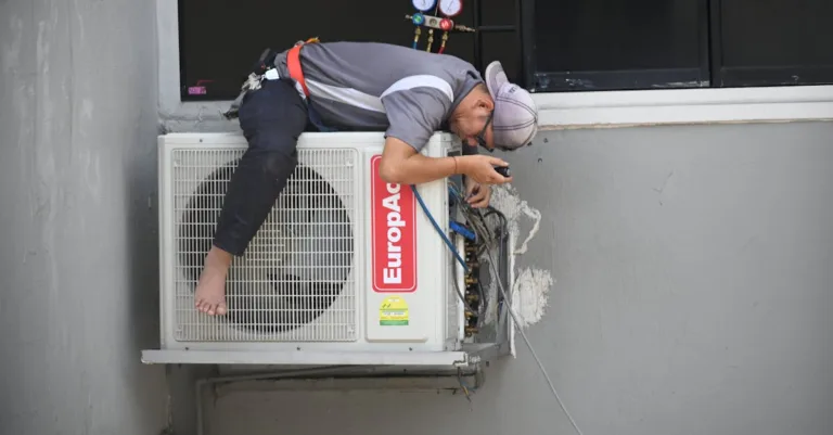 découvrez pourquoi votre climatisation ne refroidit plus efficacement et comment résoudre ce problème pour retrouver un air frais et confortable chez vous.