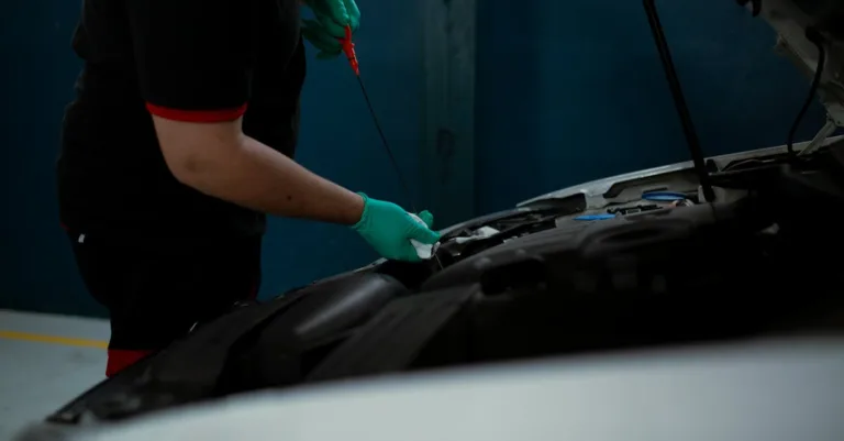 conseils essentiels et guides pratiques pour l'entretien de votre voiture afin d'assurer sa performance et sa longévité.