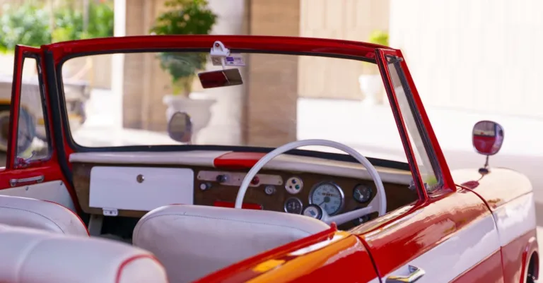 assurance voiture de collection : protégez votre véhicule ancien avec une couverture adaptée et des tarifs avantageux.