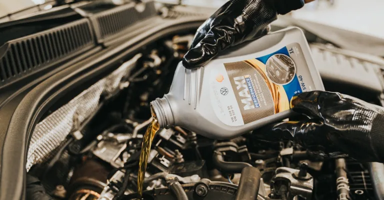 découvrez la fréquence idéale pour changer votre huile moteur afin d'assurer la performance et la longévité de votre véhicule.