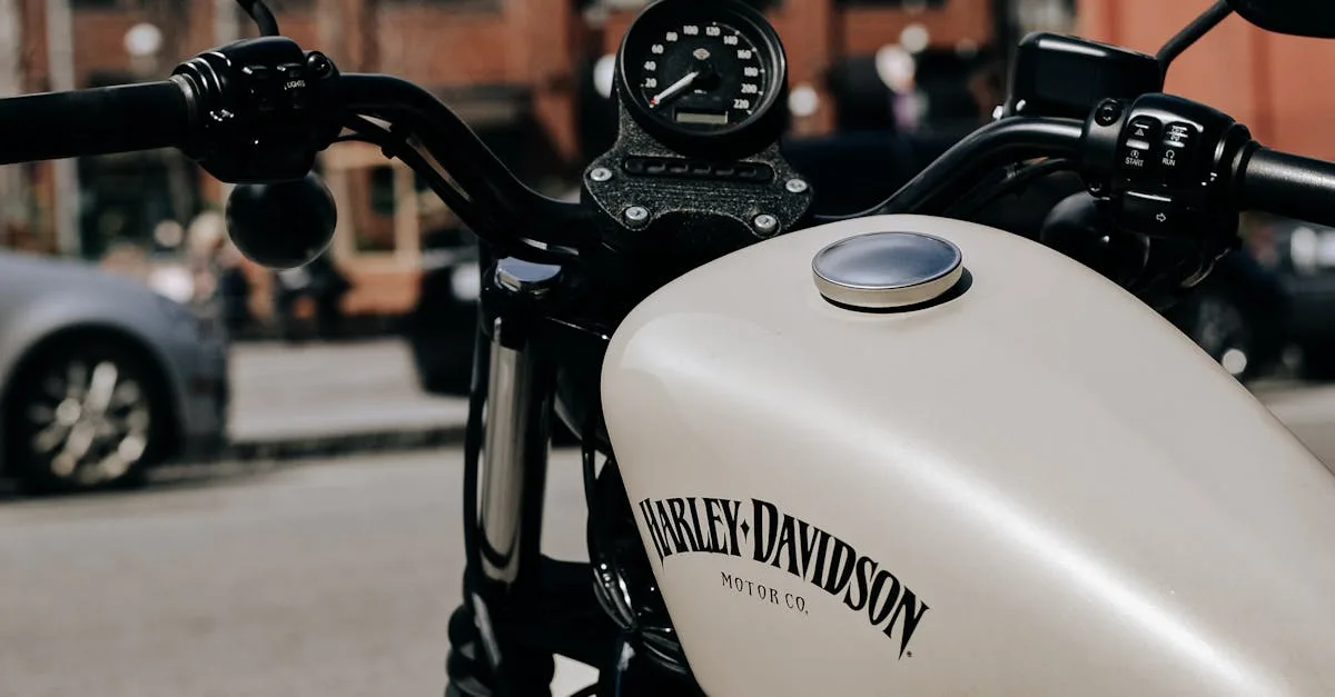 découvrez tout sur la consommation de carburant des motos : conseils, facteurs influençant la performance et astuces pour économiser du carburant lors de vos déplacements à moto.