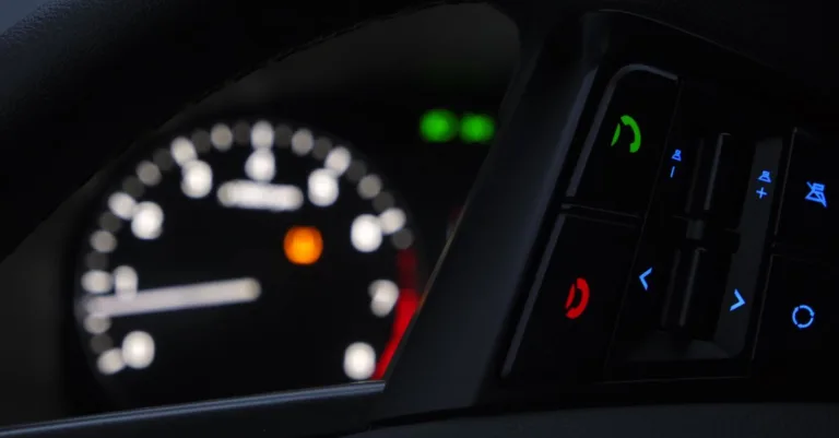 découvrez la signification des voyants d'alerte du tableau de bord de la dacia sandero pour assurer votre sécurité et l'entretien optimal de votre véhicule.