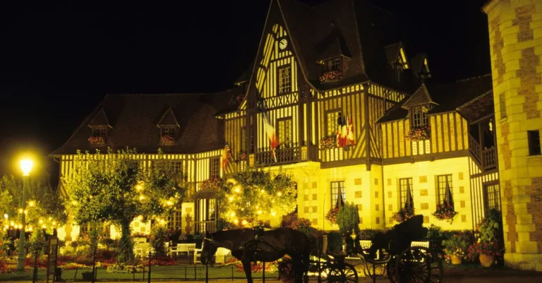 découvrez la gastronomie normande authentique : fromages, fruits de mer, cidre et recettes traditionnelles de normandie.