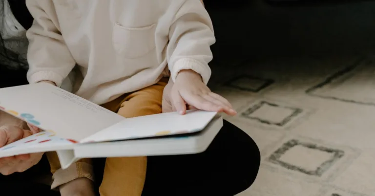 découvrez l'importance de la littératie précoce pour le développement des compétences en lecture et écriture dès le plus jeune âge.