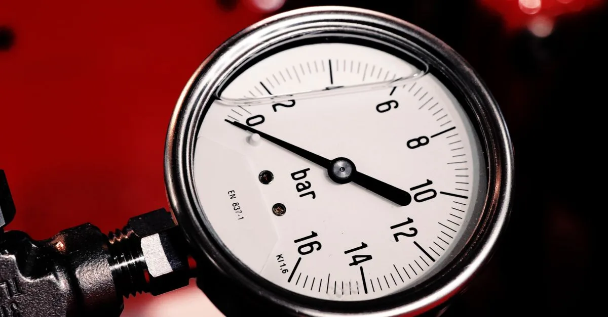 découvrez l'importance de la pression des pneus pour votre sécurité et l'efficacité de votre véhicule. conseils pratiques pour vérifier et ajuster la pression des pneus.