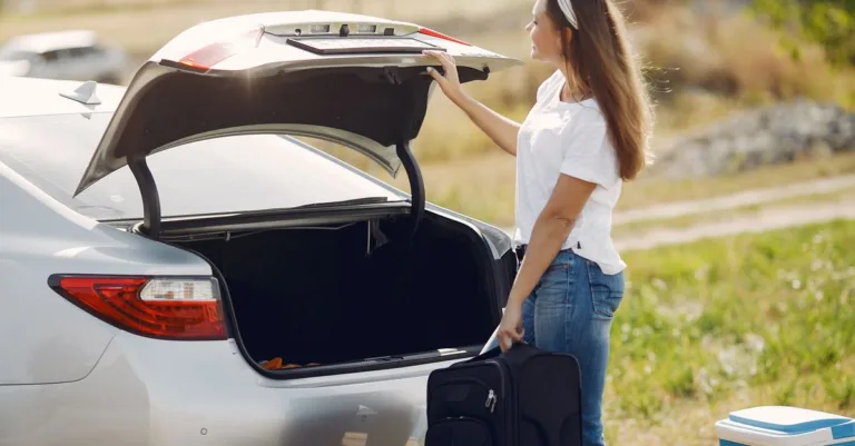 découvrez la capacité du coffre de divers véhicules pour optimiser le rangement et le transport de vos affaires.