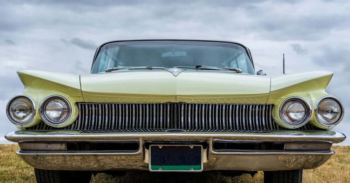 découvrez comment restaurer une voiture classique chez vous : outils essentiels, étapes clés et conseils pratiques pour redonner vie à votre véhicule.