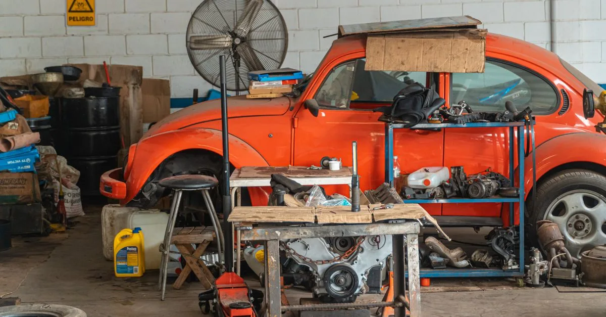 découvrez comment photographier, étiqueter et inventorier chaque pièce lors du démontage d’une voiture classique pour faciliter sa restauration.